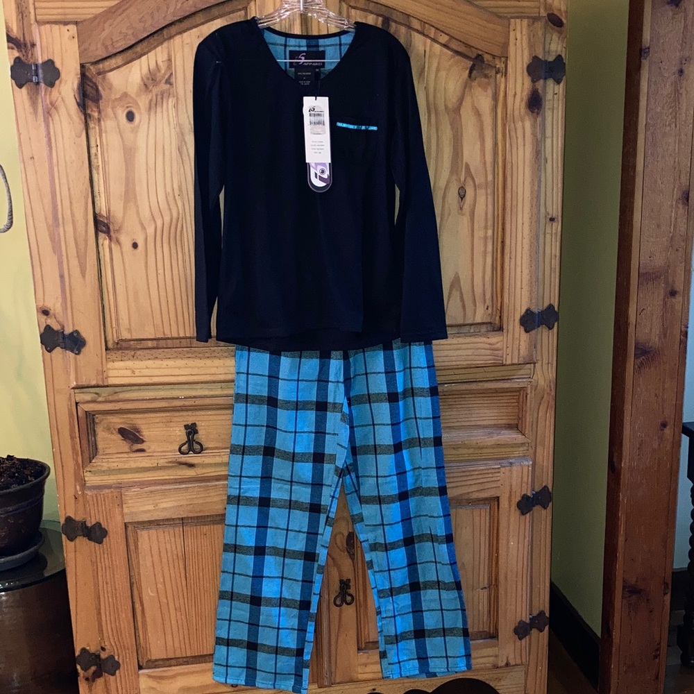 Women’s I5 Apparel black blue plaid soft 2 piece pajamas set size M - NWT